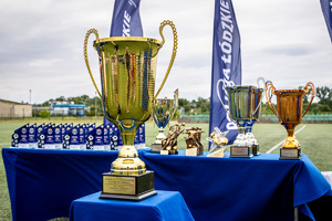 na zdjęciu trofea turniejowe.