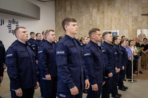 Nowo przyjęci policjanci.