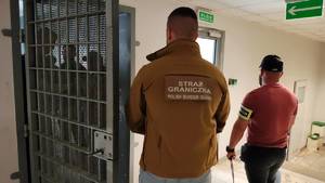 Policjant, i  funkcjonariusz Straży Granicznej, za kratami zatrzymani.