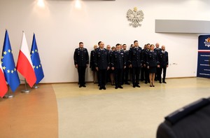 Na auli stoi kadra kierownicza.