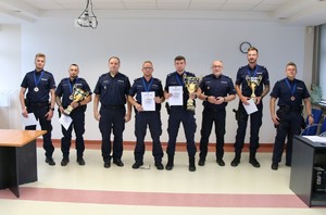 Laureaci konkursu z nagrodami.