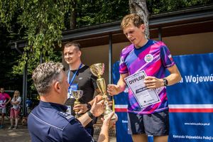zwycięzcy na podium.