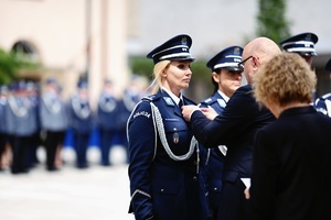 Policjanci w trakcie uroczystości.