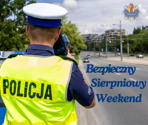 Policjant mierzy prędkość.