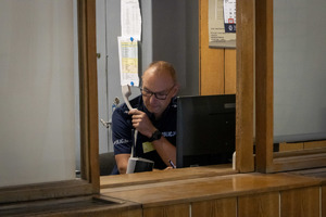 Policjant w trakcie zmagań konkursowych.