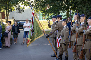 Poczet sztandarowy podczas uroczystości.