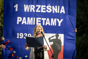 Przemawia Pani Dyrektor szkoły.