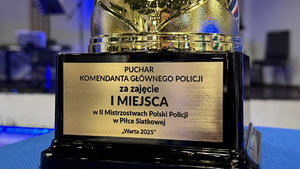 Puchar za zwycięstwo w turnieju.