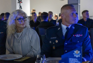 Na zdjęciu Komendant Wojewódzki Policji w Łodzi i zaproszeni goście.