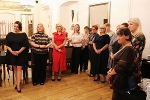 Uczestniczki spotkania w trakcie rozpoczęcia.