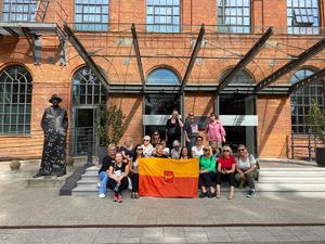 Podopieczne fundacji w trakcie zwiedzania Łodzi.