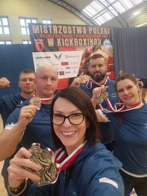 Reprezentanci w kickboxingu łódzkiej policji.