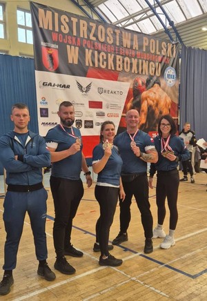 Reprezentanci w kickboxingu łódzkiej policji.