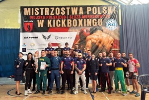 Reprezentanci w kickboxingu łódzkiej policji.