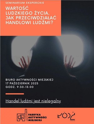 Plakat z nazwą wydarzenia i kobieta stojącą tyłem w tle.