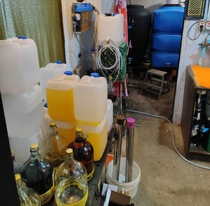 Pomieszczenia w których produkowano nielegalny alkohol.