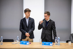 Goście w trakcie spotkania.