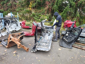 Fragmenty pojazdów.