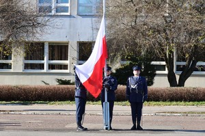 Policjanci w poczcie sztandarowym.