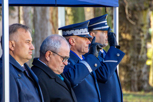 Komendant Wojewódzki Policji w Łodzi nadinsp. Arkadiusz Sylwestrzak, Zastępca Komendanta Wojewódzkiego Policji w Łodzi insp. Adam Jurek oraz przedstawiciele Samorządu.