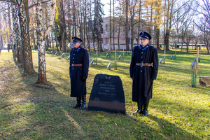 Tablica upamiętniająca ofiary katyńskie.