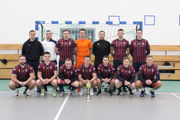 Reprezentacja KWP Łódż z pucharem.