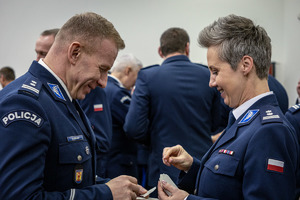 Kadra kierownicza garnizonu łódzkiego składa sobie życzenia świąteczne.