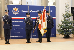 Poczet sztandarowy łódzkiej policji.
