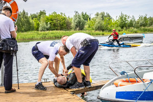 Policjanci wodniacy.