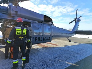 Policjanci z Black Hawk-iem.