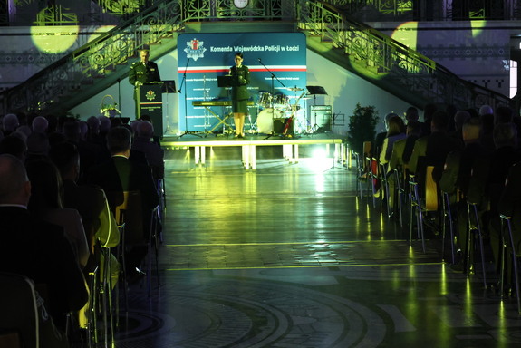 Przemawia Komendant Wojewódzki Policji w Łodzi.