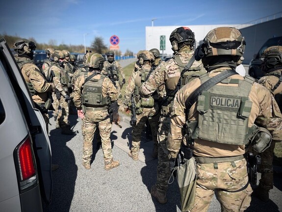 Policyjni kontrterroryści.