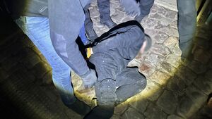 Zatrzymany z policjantami.