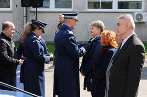 Komendanci i odznaczani pracownicy cywilni.