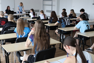 Zawodnicy w trakcie testu wiedzy.