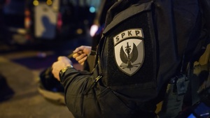 Rękaw policjanta z naszywka SPKP.
