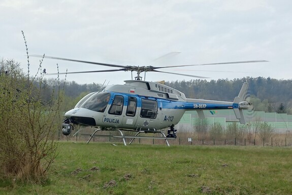 Policyjny helikopter.