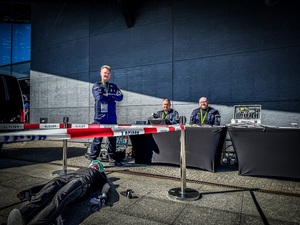 Policjanci na festiwalu służb mundurowych.