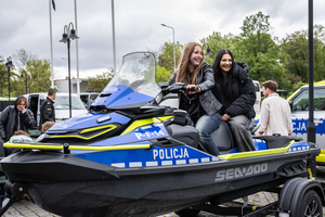 Motorówka policyjna