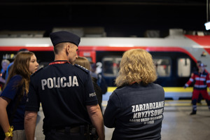 Funkcjonariusz Policji oraz Przedstawiciel Łódzkiego Urzędu Wojewódzkiego w Łodzi.