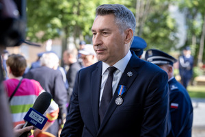 Zaproszony gość udzielający wywiadu.
