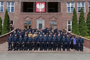 Wspólne zdjęcie uczestników i organizatorów zawodów.