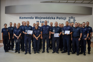 Umundurowani funkcjonariusze Policji podczas uroczystości zakończenia konkursu.