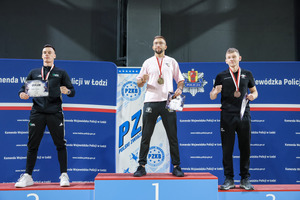 Trzech zawodników na trzech miejscach podium.