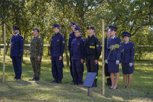 Policjanci w Alei Dębów.