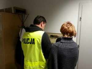 policjanci z zatrzymaną