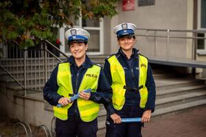 Policjantki z odblaskami.