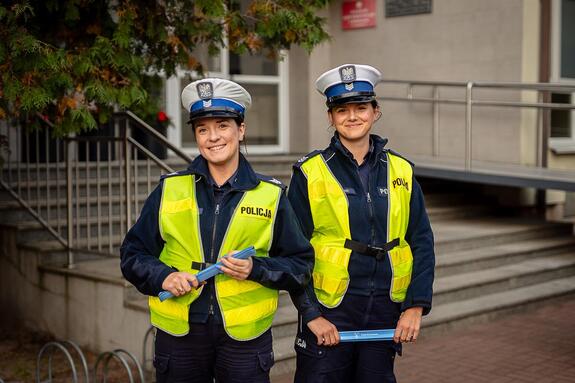 Policjantki z odblaskami.