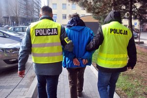 łódzcy policjanci z zatrzymanym