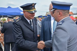 Pełnomocnik Prezydium Policji ds. Niemiecko-Polskich Kontaktów gratuluje Komendantowi Powiatowemu Policji w Opocznie